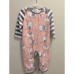 “Marie Nicole Clothing” pajama bodysuit! 🤍